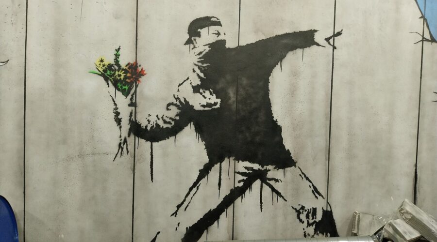 Banksy w Krakowie. Na Kazimierzu zobaczcie jego prace